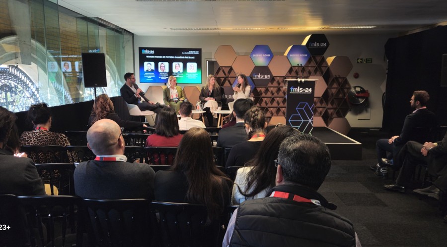 富时 A50 期指连续夜盘收跌 0.02%报 13275.000 点