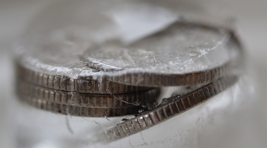 周三(2 月 26 日)纽约尾盘,ICE 原糖期货下跌 3.64%,ICE 白糖期货下跌 1.60%,ICE 阿拉比卡咖啡期货下跌 0.33%,咖啡“C”期货下跌 0.52%,罗布斯塔咖啡期货小幅上涨 0.04%;纽约可可期货上涨 4.42%至 9194 美元/吨,伦敦可可期货上涨 4.41%,ICE 棉花期货下跌 0.71%。