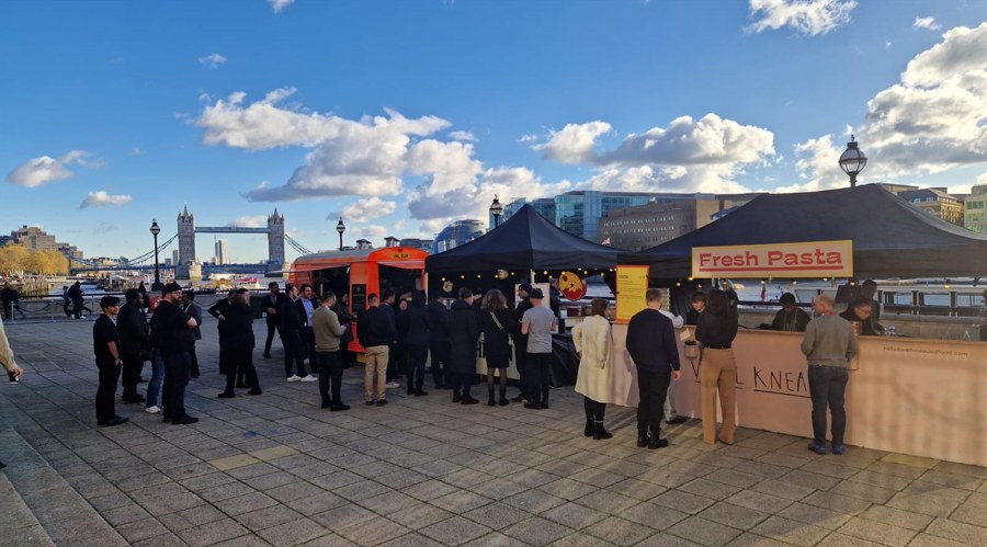 Snowflake(SNOW.US)Q4业绩超预期 强劲销售前景推动盘后飙涨