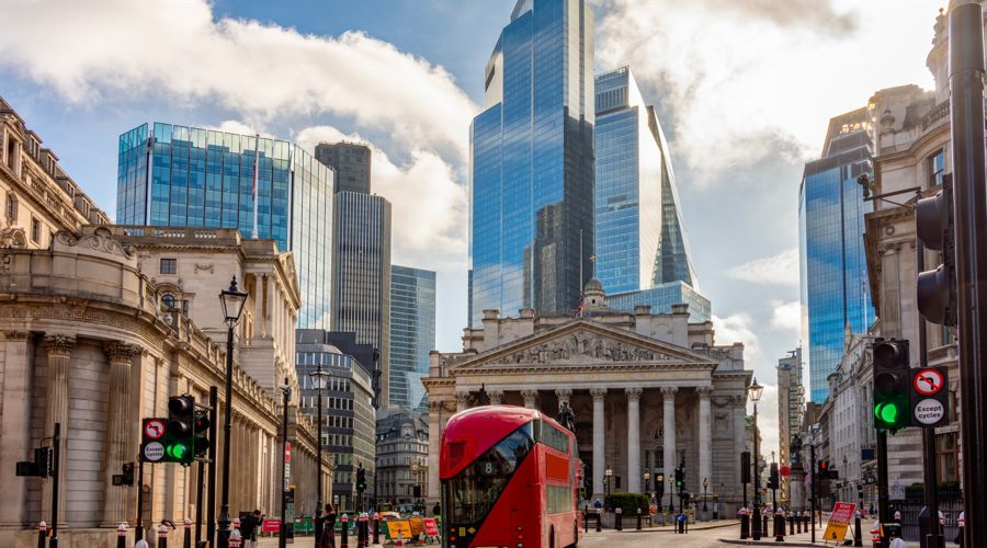 墨西哥比索飙升至盘中高点，受特朗普关税言论影响。